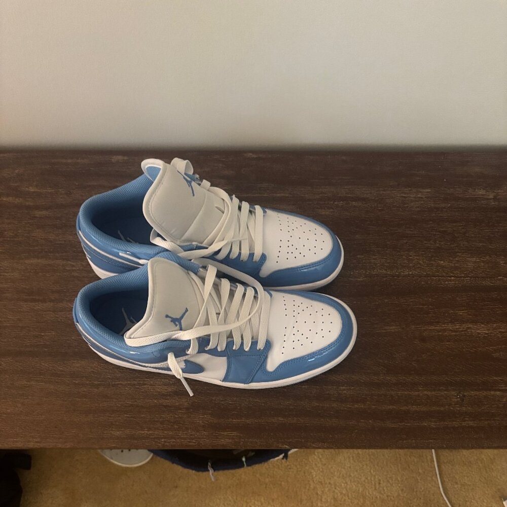 Mens Air Jordan Lows UNC University Blue, Size 8.5 - Picture 5 of 6
